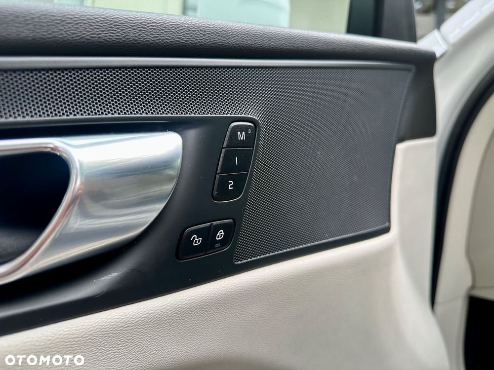 Volvo XC 60 T5 AWD Momentum - 22