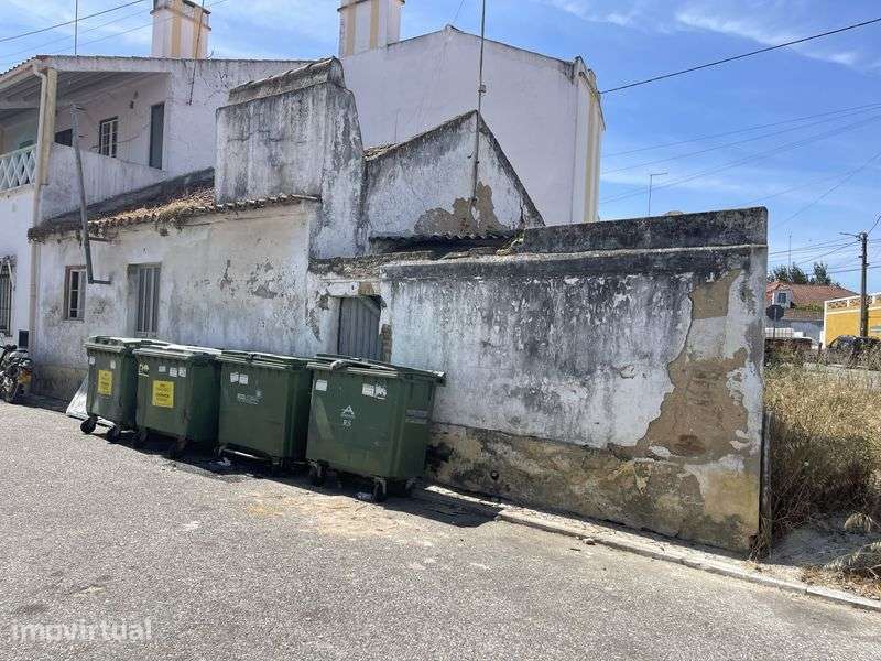 Casa em ruinas no centro da vila - Grande imagem: 2/4