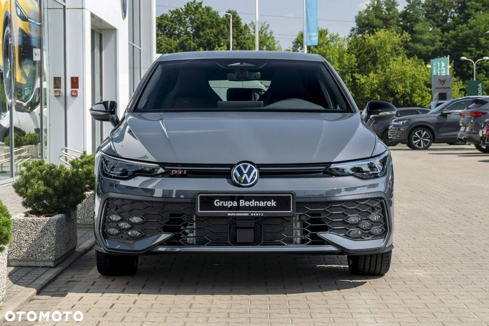 Volkswagen Golf - 6