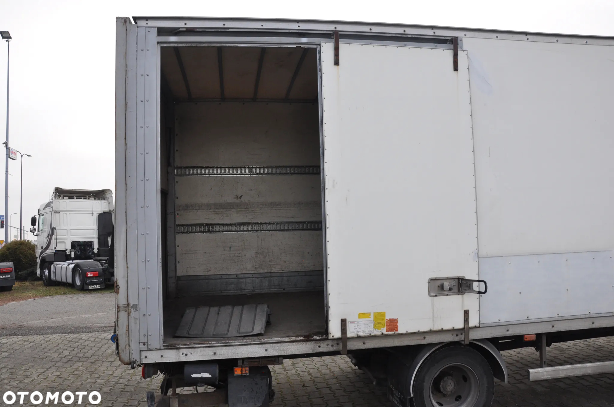 Renault MIDLUM 190 KONTENR Z WINDĄ - 20