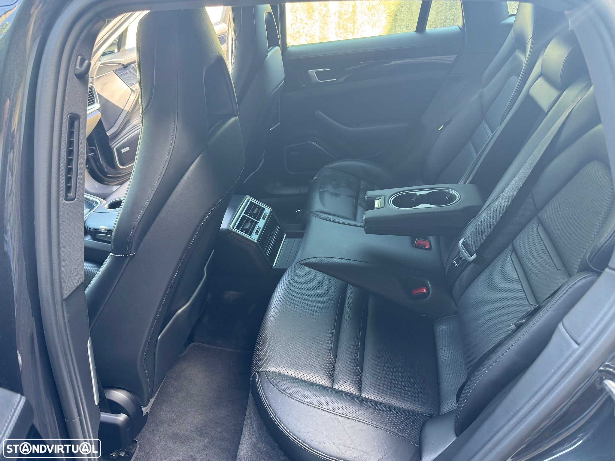 Porsche Panamera Sport Turismo 4 E-Hybrid - 24