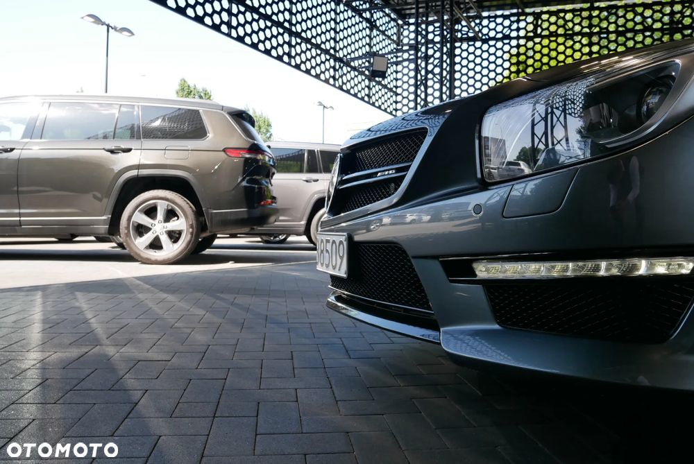 Mercedes-Benz SL 63 AMG - 32