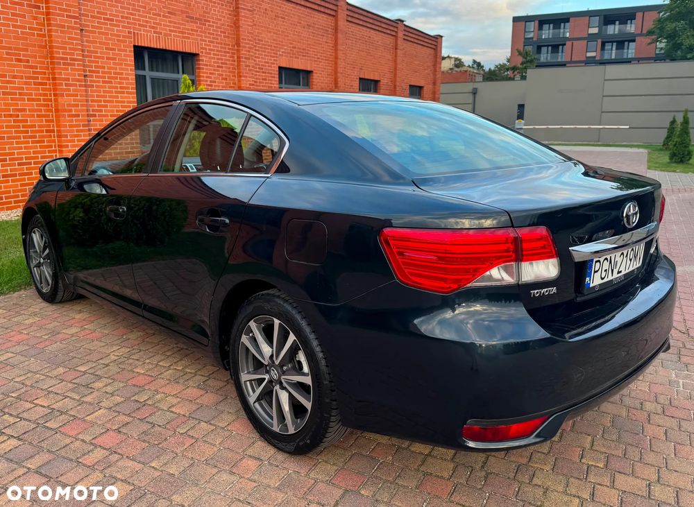 Toyota Avensis 1.6 Premium - 38
