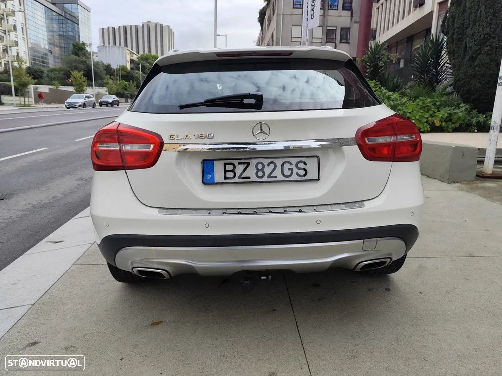 Mercedes-Benz GLA 180 7G-DCT UrbanStyle Edition - 10