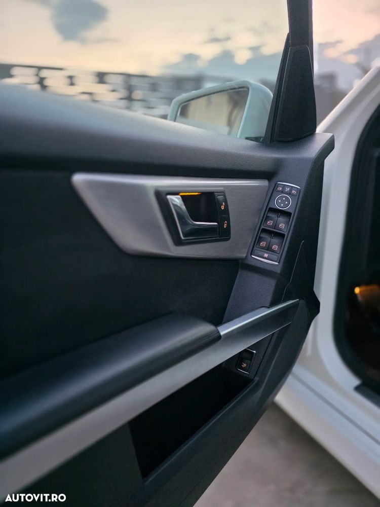 Mercedes-Benz GLK 220 CDI DPF 4Matic BlueEFFICIENCY 7G-TRONIC - 12