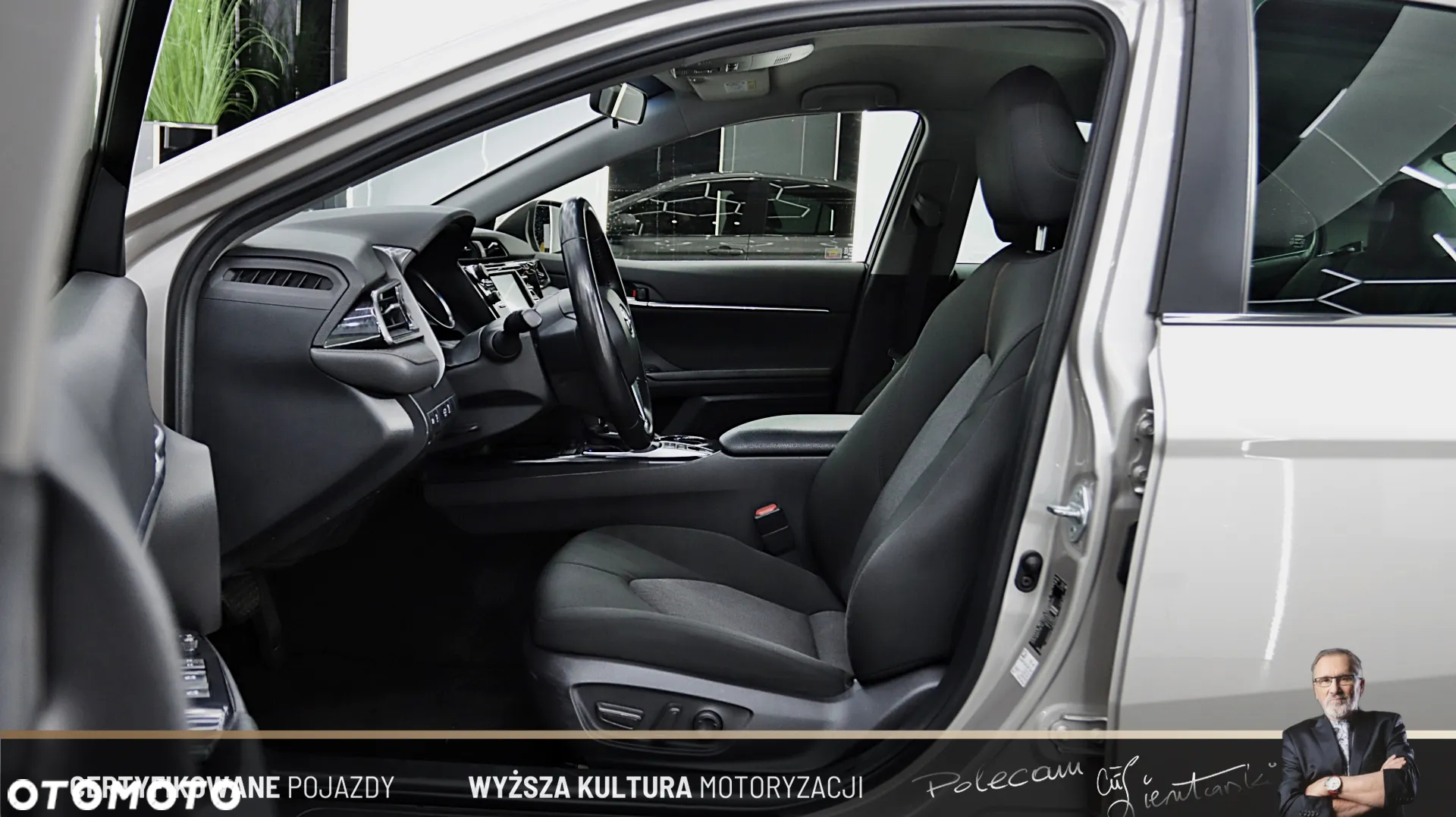 Toyota Camry 2.5 Hybrid Comfort CVT - 15