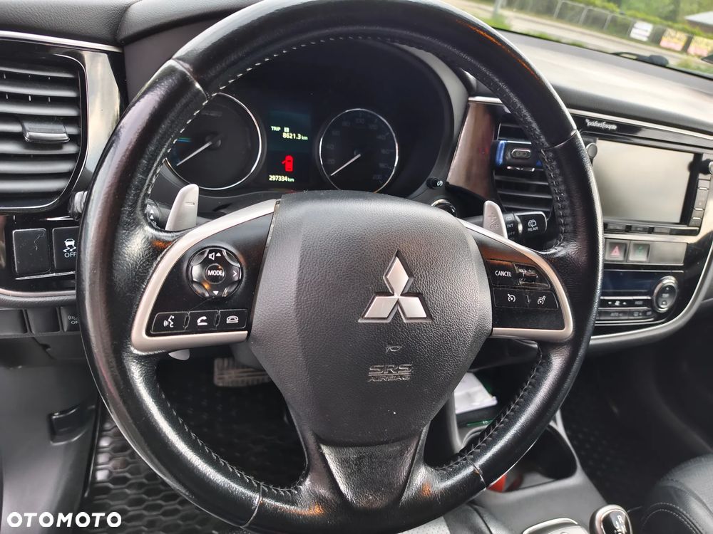 Mitsubishi Outlander Instyle NAVI + - 17
