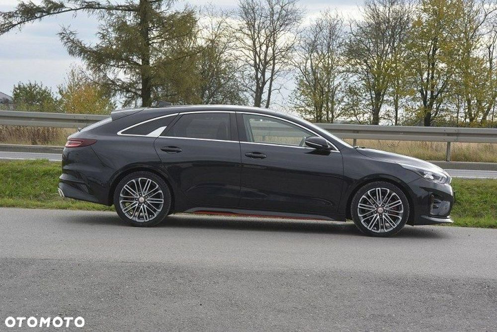 Kia ProCeed 1.6 T-GDI GT DCT - 11