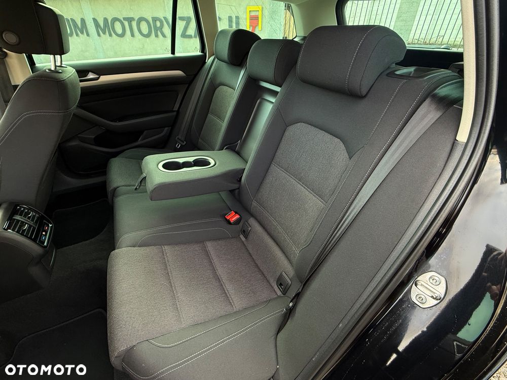 Volkswagen Passat 1.6 TDI SCR DSG Comfortline - 12
