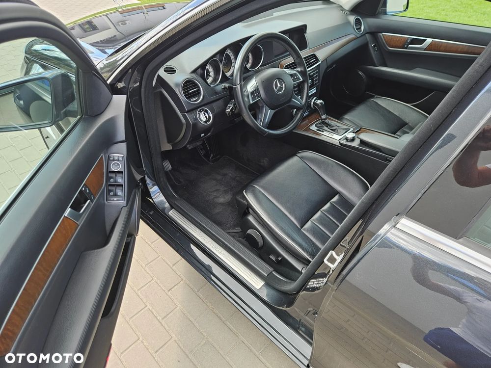 Mercedes-Benz Klasa C 200 (BlueEFFICIENCY) 7G-TRONIC Elegance - 17