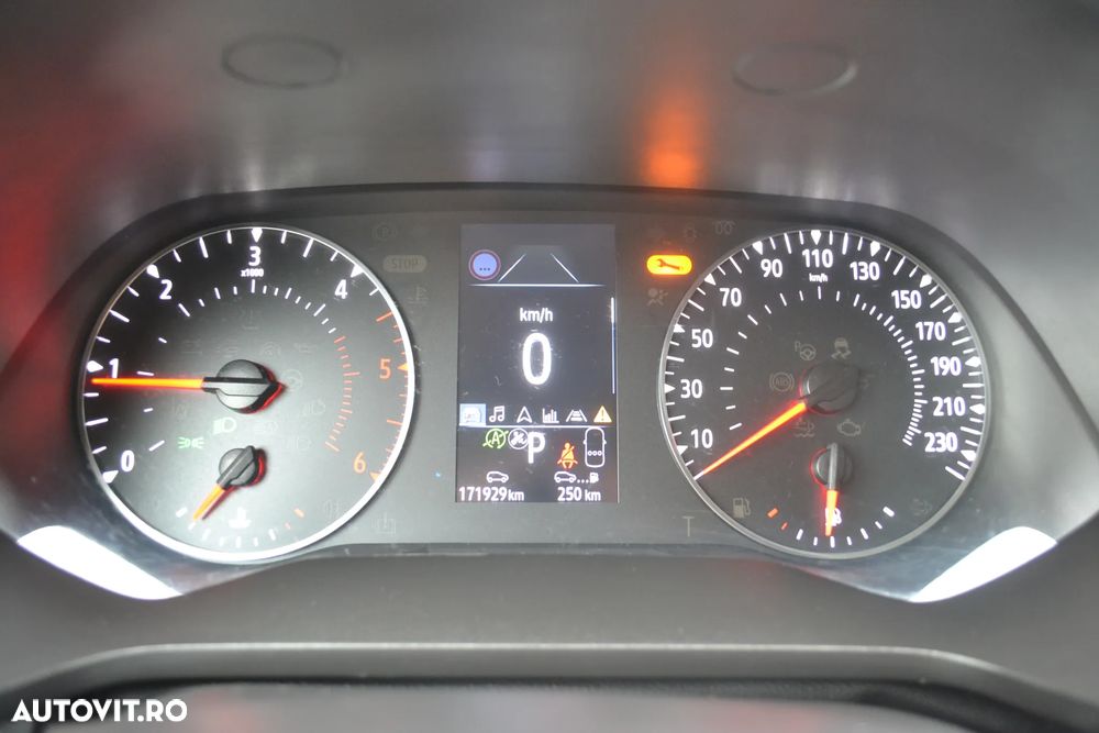 Renault Captur BLUE dCi 115 EDC BUSINESS EDITION - 17