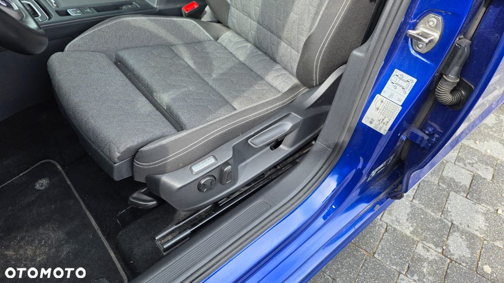Volkswagen Passat Variant 2.0 TDI SCR DSG R-Line - 17