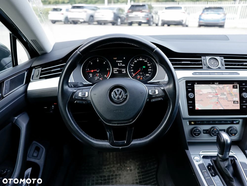 Volkswagen Passat - 18