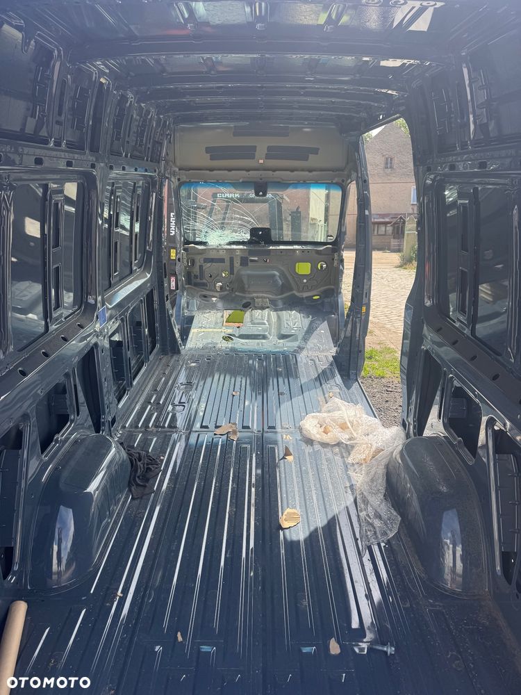 Mercedes-Benz Sprinter - 5