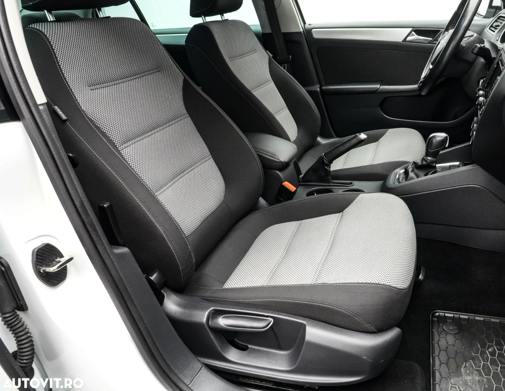 Volkswagen Jetta - 12