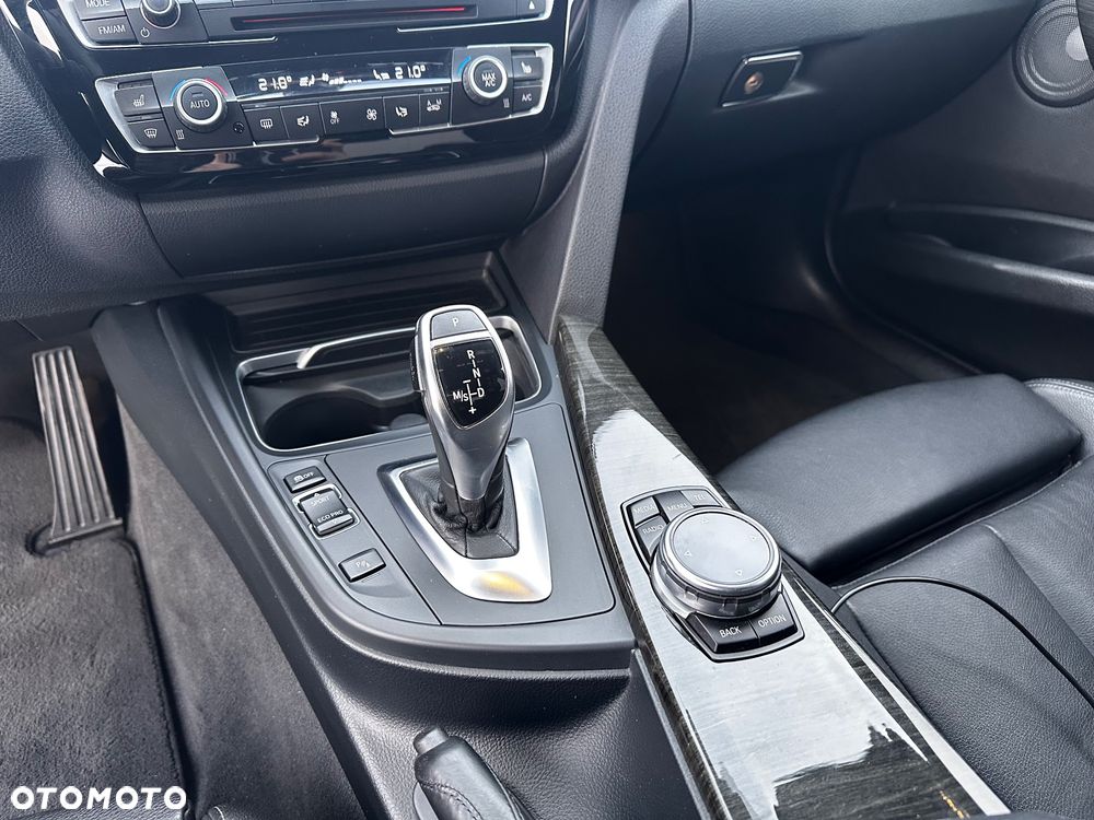 BMW Seria 3 340i Edition M Sport Shadow - 23
