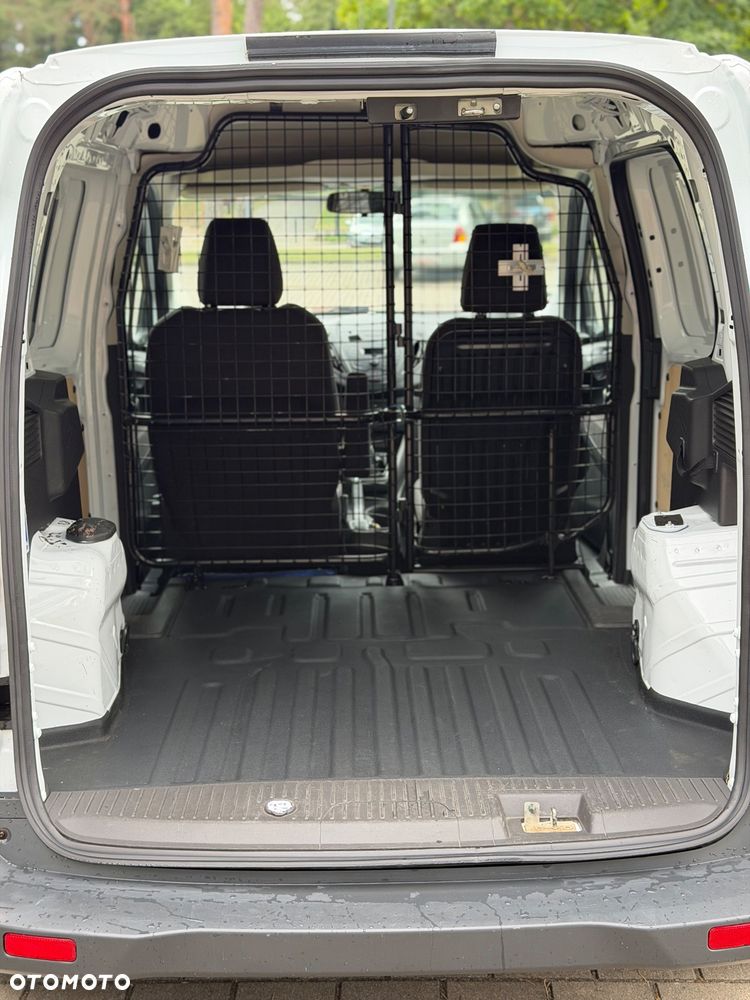 Ford Transit Courier - 11