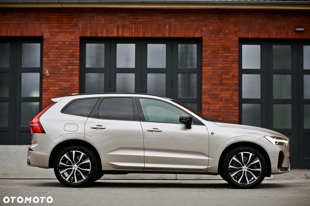 Volvo XC 60 B4 D AWD Ultimate Dark - 2