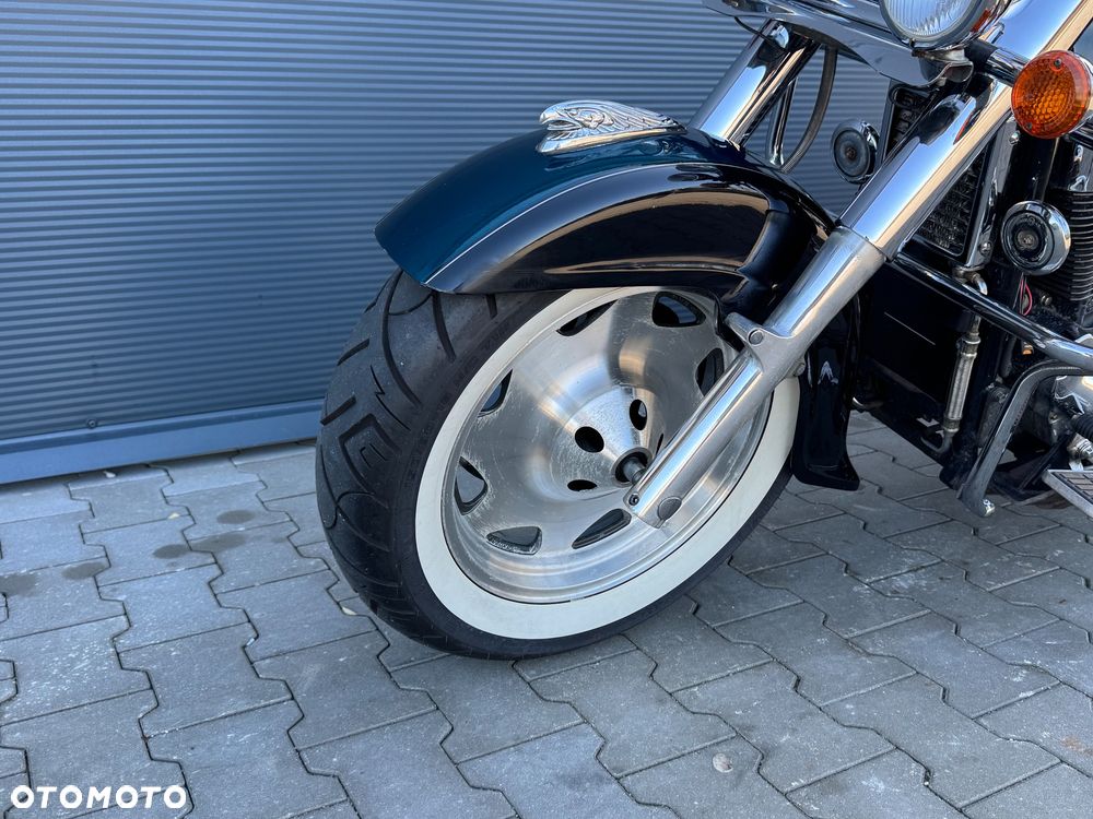 Suzuki Intruder - 17