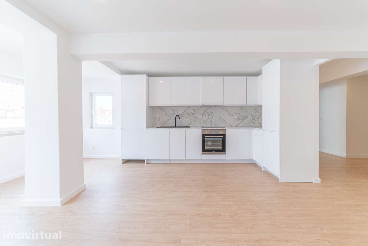 Apartamento T3 em Campo de Ourique - Grande imagem: 2/23