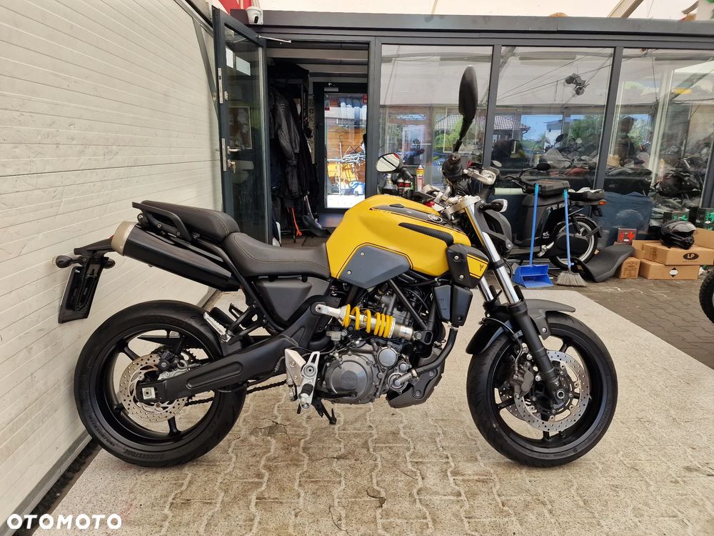 Yamaha MT - 4