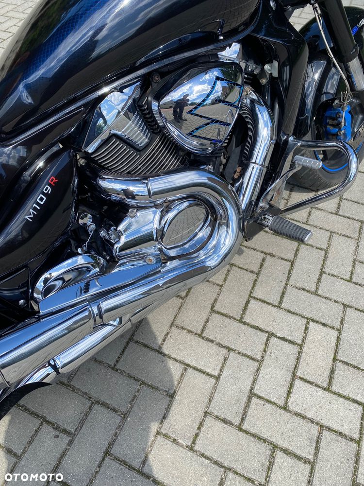 Suzuki Intruder - 5