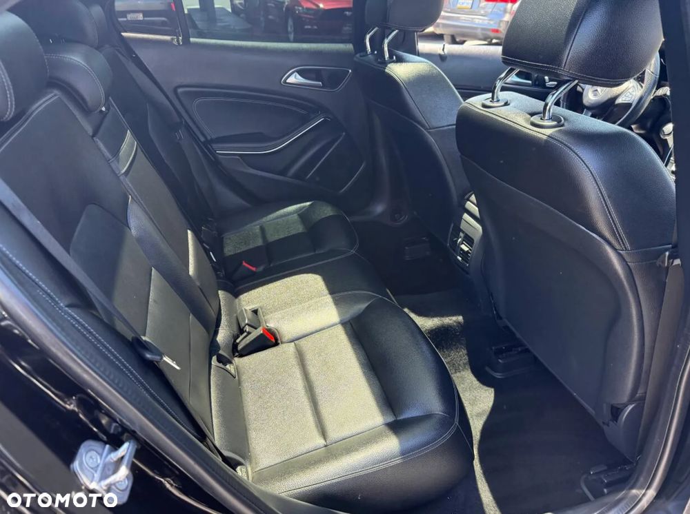 Mercedes-Benz GLA 250 4-Matic AMG Line - 14