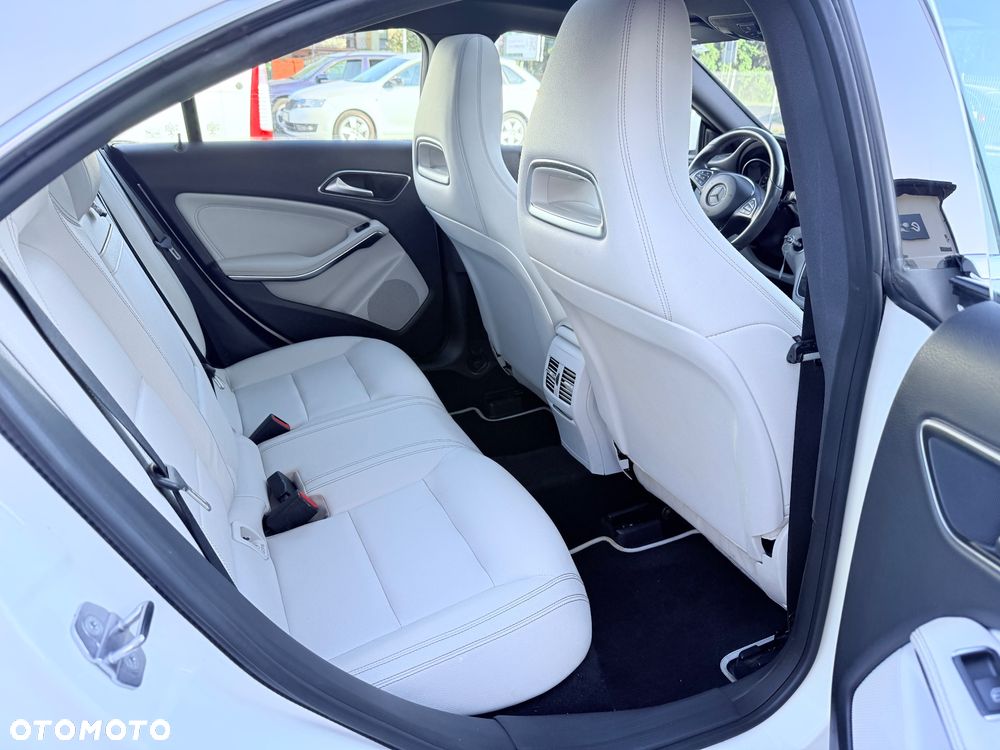 Mercedes-Benz CLA 250 7G-DCT Peak Edition - 14