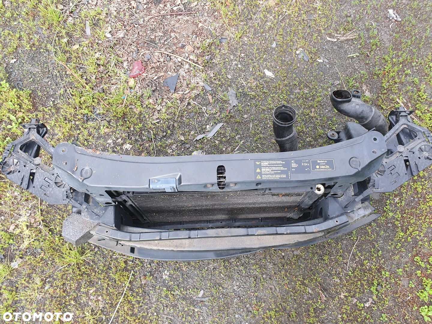 pas przedni okular wzmocnienie chłodnice belka SKODA OCTAVIA II 1.6B 06r - 2