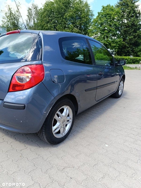 Renault Clio - 7