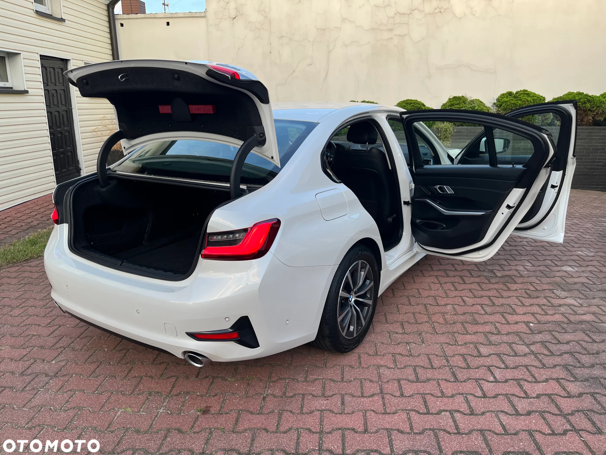 BMW Seria 3 320i Sport Line - 32