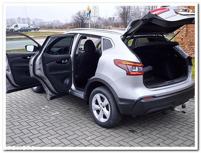 Nissan Qashqai 1.3 DIG-T N-WAY - 17