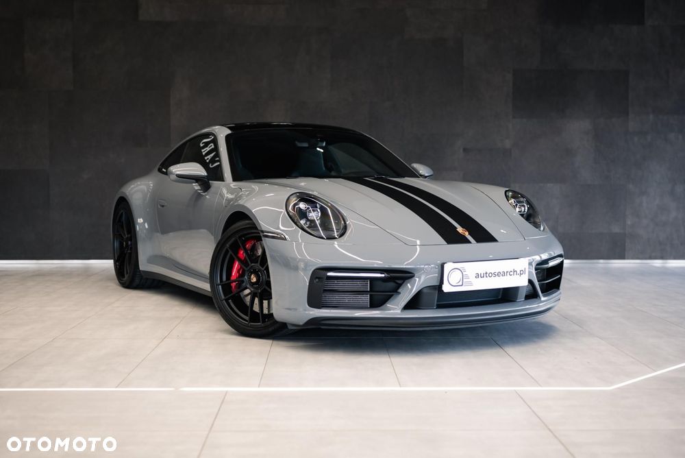 Porsche 911 Carrera 4 GTS - 4