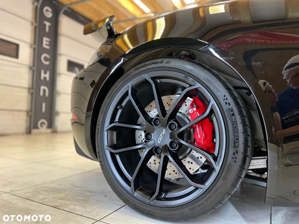 Porsche 718 Cayman - 11