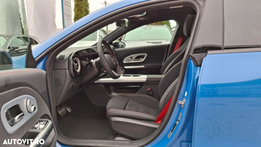 Mercedes-Benz CLA - 12