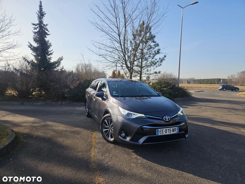 Toyota Avensis 2.0 D-4D Premium - 2