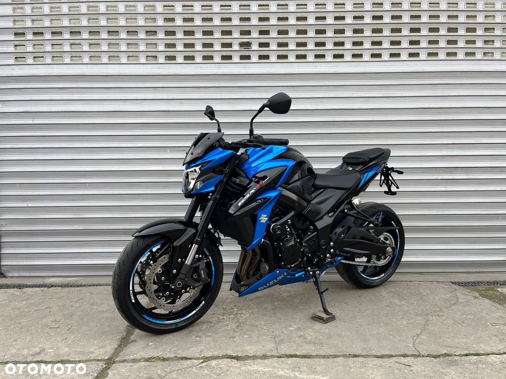 Suzuki GSX - 36