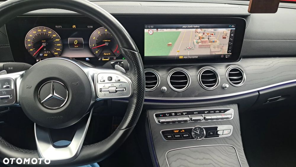 Mercedes-Benz Klasa E 200 4-Matic 9G-TRONIC - 11