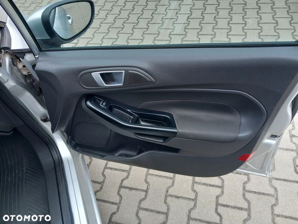 Ford Fiesta 1.5 TDCi SYNC Edition - 25