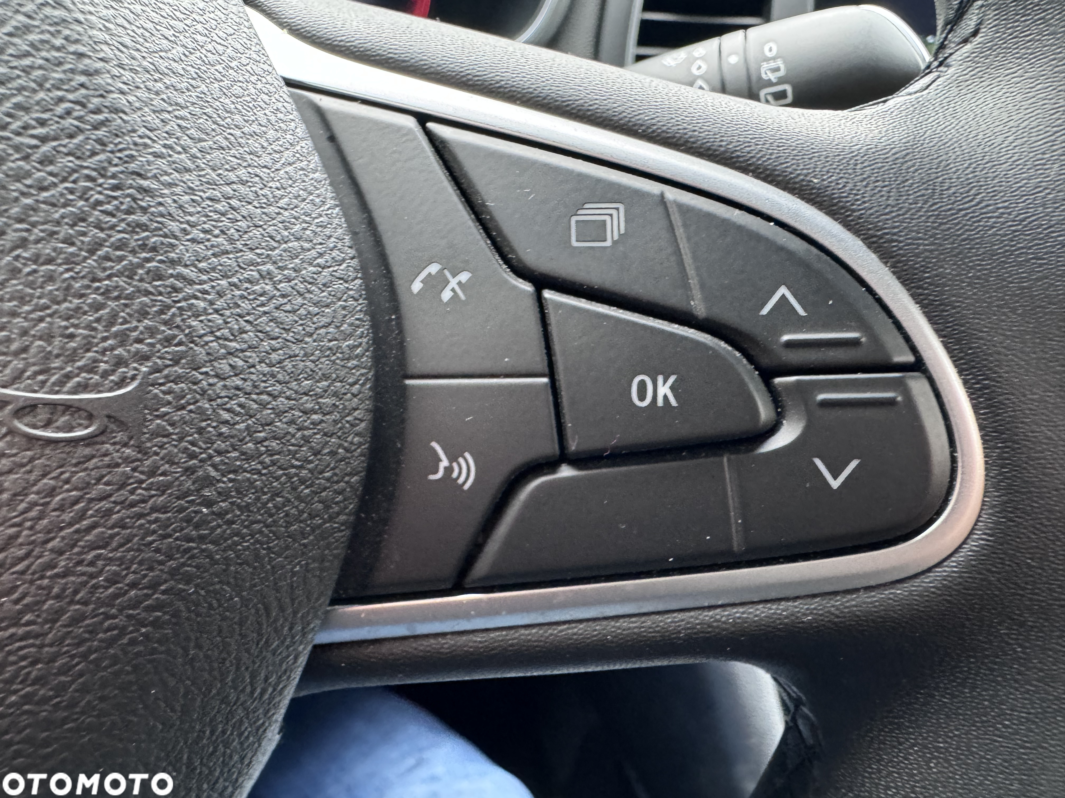 Renault Megane 1.3 TCe FAP Techno EDC - 6
