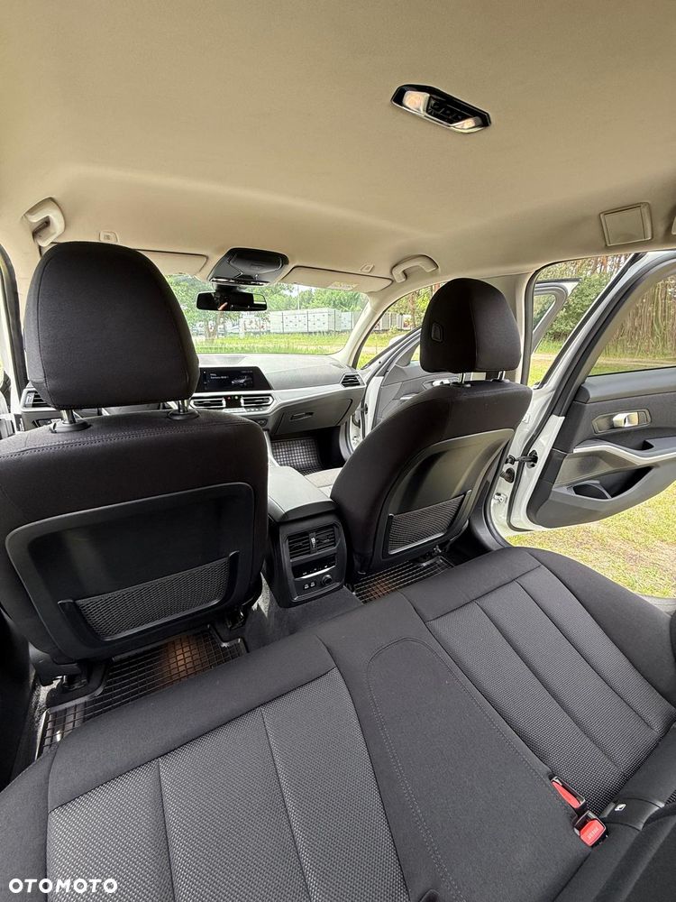 BMW Seria 3 318d - 10