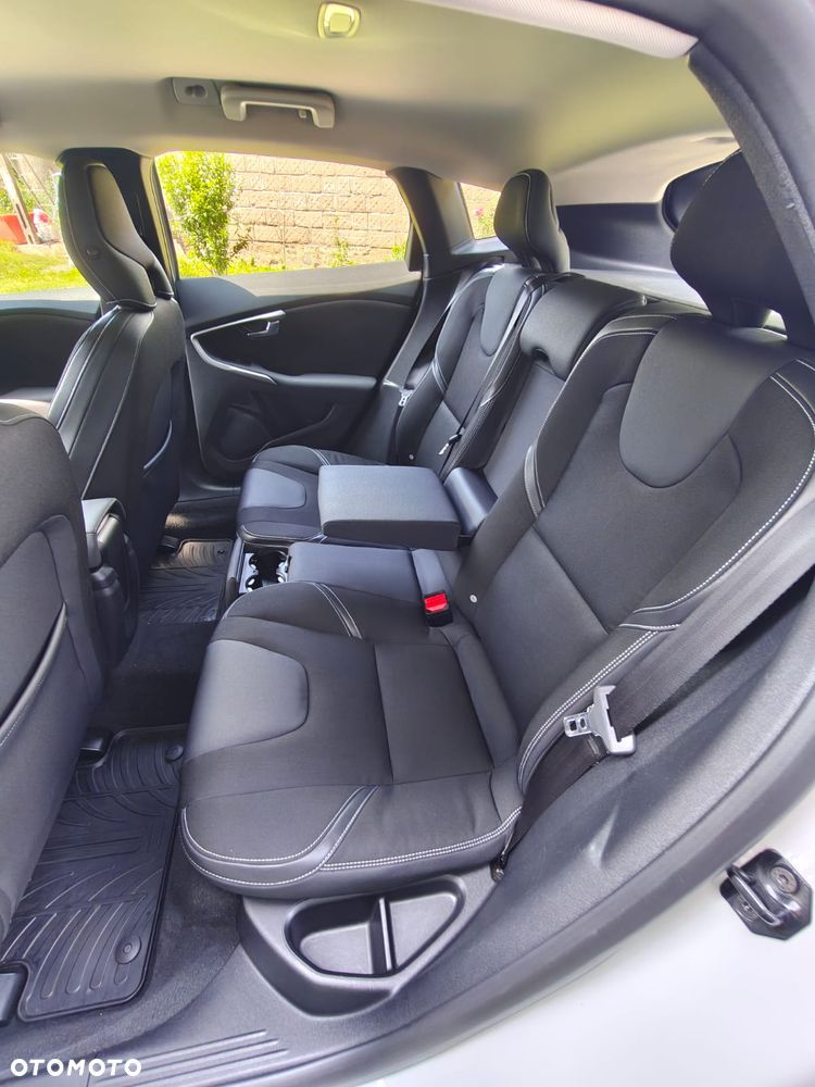 Volvo V40 D2 Momentum - 19
