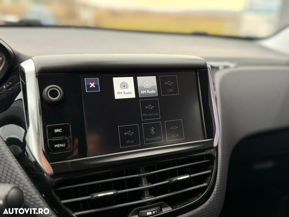 Peugeot 2008 1.2 L PureTech Allure - 17