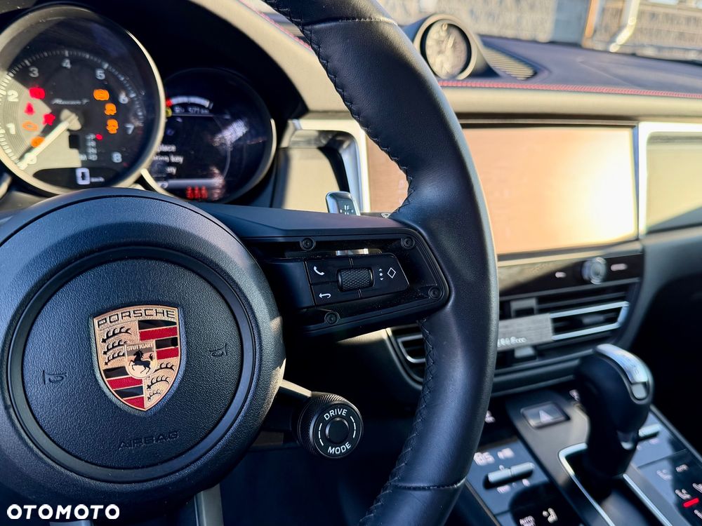 Porsche Macan T - 19