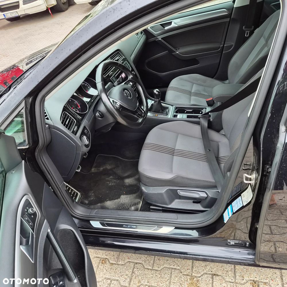 Volkswagen Golf - 11