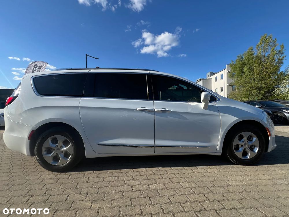 Chrysler Pacifica - 10