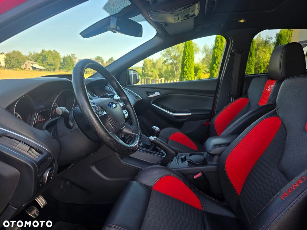Ford Focus 2.0 EcoBoost ST mit Leder-Sport-Paket - 16