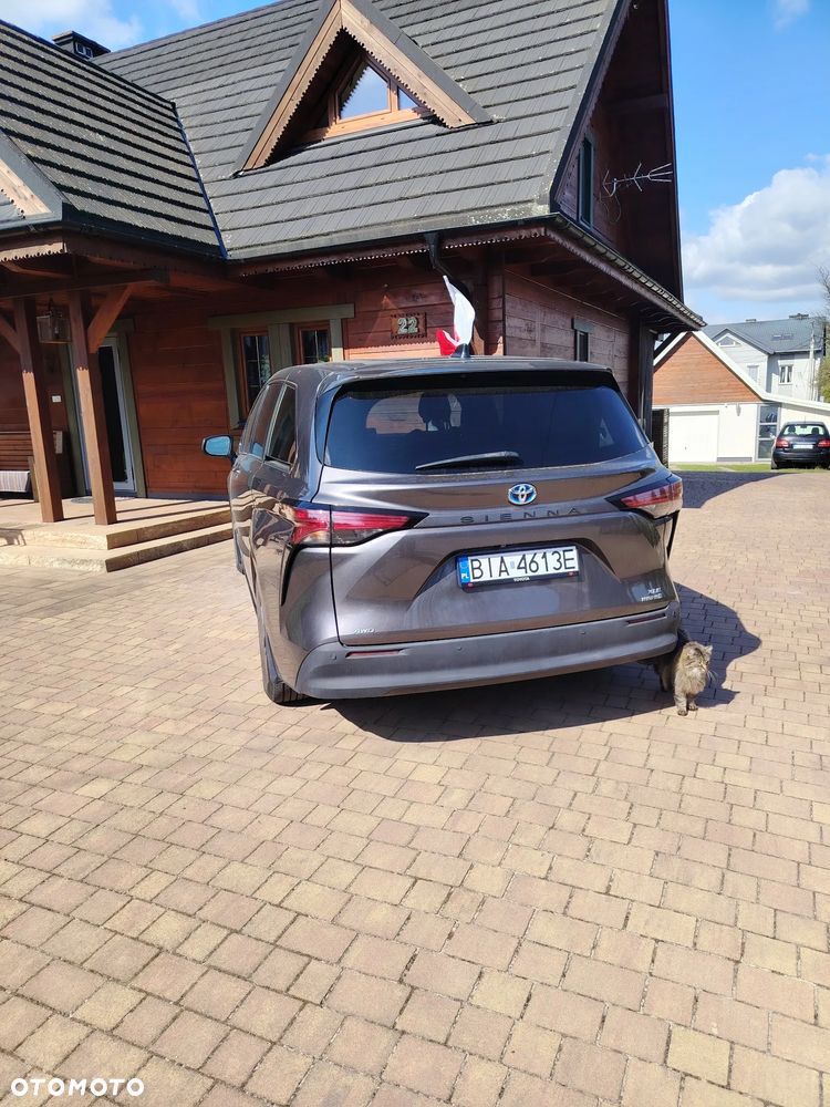 Toyota Sienna - 2