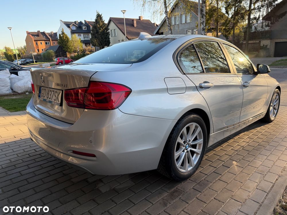 BMW Seria 3 320i - 5