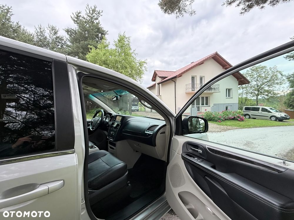 Chrysler Town & Country 3.6 Touring - 26